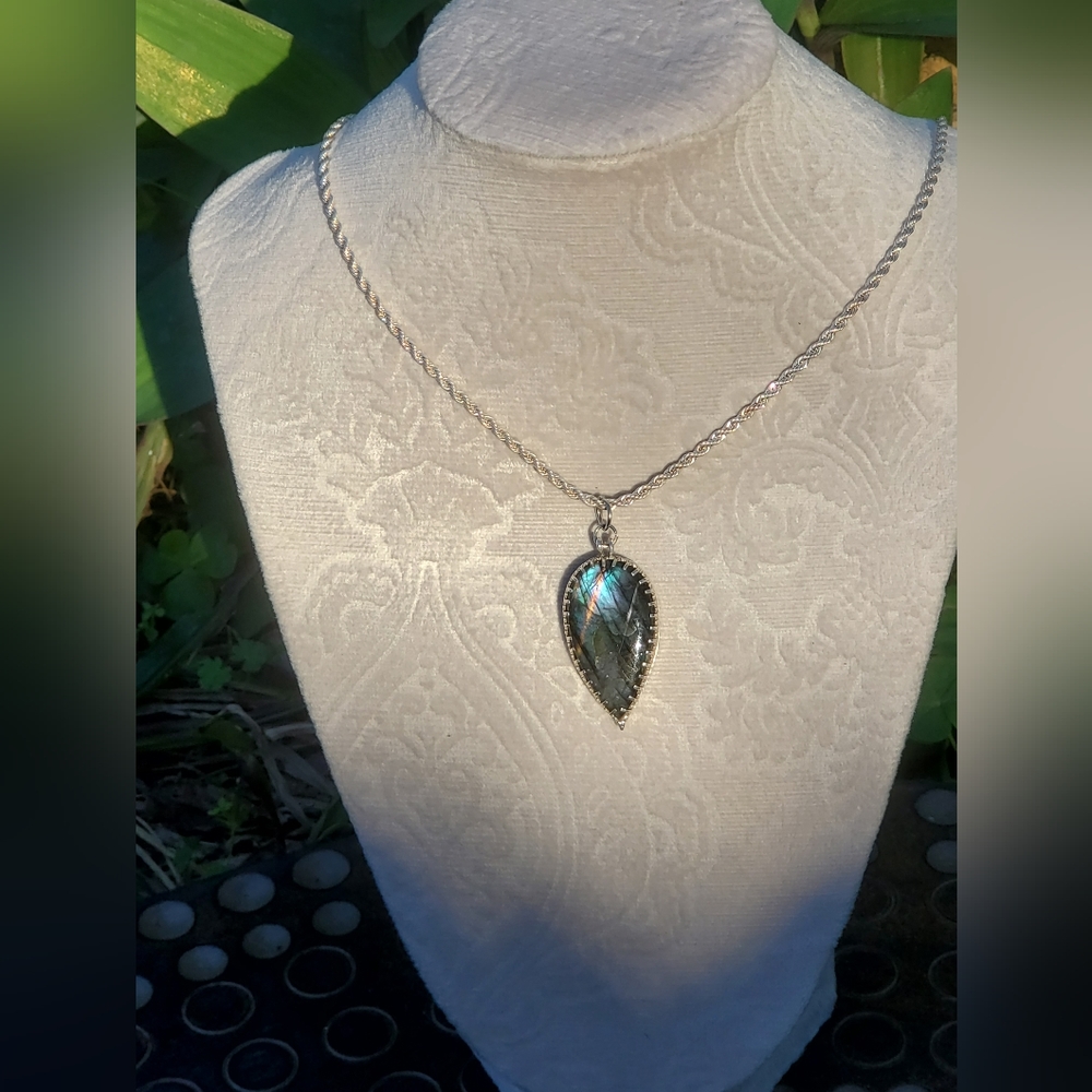 Labradorite pendant